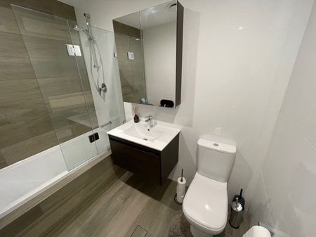 - 1 WEEK FREE RENT- LEVEL 16 - Photo 4