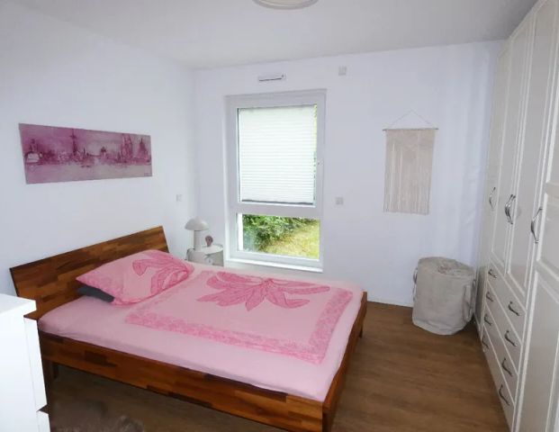 Gemütliche 2-Zimmer-Wohnung im Erdgeschoss mit Einbauküche und Terrasse - Photo 1