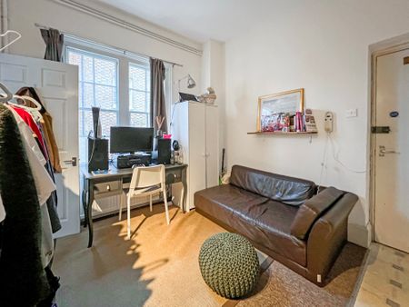 Flat E 47/48 St John Street, Oxford OX1 2LQ - Photo 2