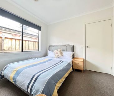Modern Furnished Room Near Williams Landing Train Station - Photo 3