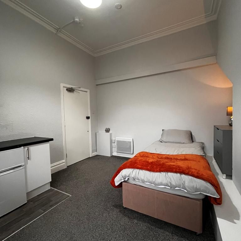 1 bedroom in a house share to rent - Photo 1