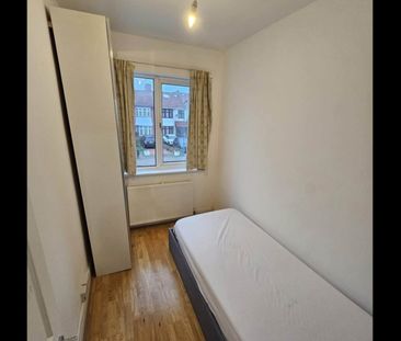 Room in a Shared House, Ashcombe Park, NW2 - Photo 3