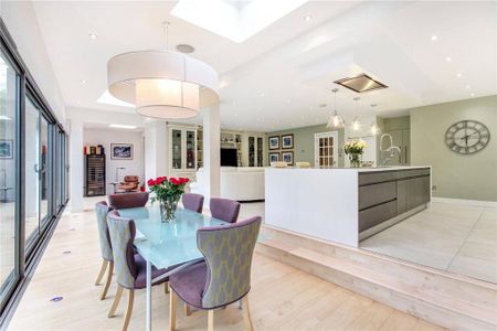 5 bedroom detached house to rent - Photo 3