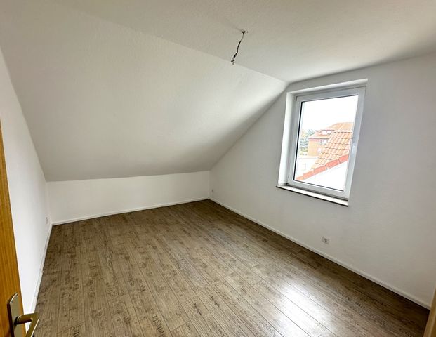 Gemütliche 3-Zimmer-Dachgeschosswohnung in Gelsenkirchen-Buer! Einbauküche inklusive - Photo 1