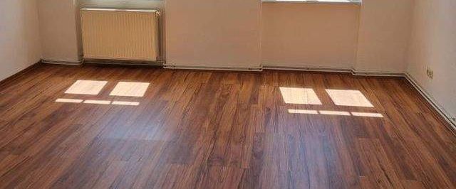 Perfekte Wohnung mit Charme! Wohnküche, Balkon und Tageslichtbad mit Wanne! - Photo 1