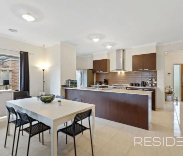 “MODERN FIVE BEDROOM HAVEN!” - Photo 4