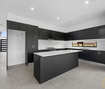 Modern Five-Bedroom Duplex - Photo 4