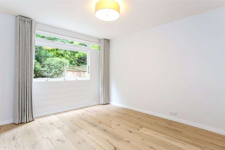 A spacious newly refurbished family house with garden - Photo 4