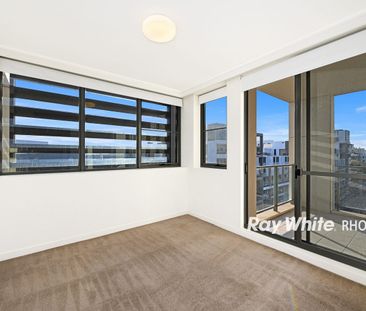 Spacious 3-Bedroom Apartment | with Abundant Natural Light - Photo 3