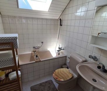 Grosszügige Dachwohnung mit Balkon! 1. Monat GESCHENKT! - Photo 1