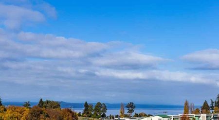 3-Bedroom 2-Bathroom Family Home in Nukuhau - Photo 2