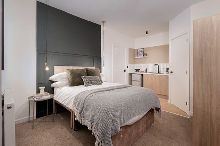 Room in a Shared House, Knowsley Street, BL9 - Photo 3