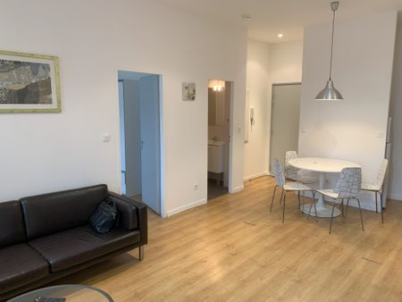 Location Appartement 2 pièces 38m² MARSEILLE 5ème - Photo 2