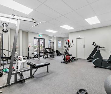 NEW LYNN - 2 Bedroom Apartment with 1 Carpark - Photo 3