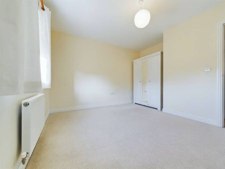 5 bed house to rent in Fitzgilbert Close, Gillingham, ME7 - Photo 2