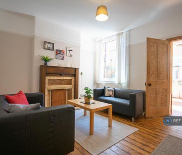 1 bedroom in a house share to rent - Photo 2