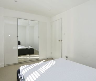 Spring Grove, Mitcham, CR4 2NQ - Photo 3