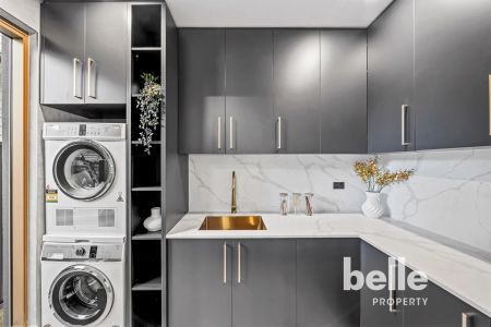 Brand-new 5 bedrooms family home in North Ryde for Rent - Photo 3