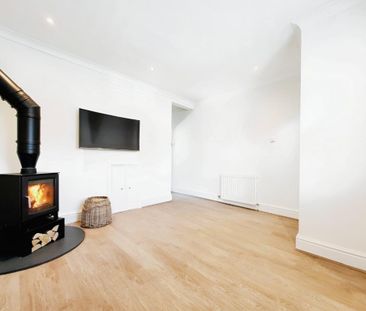 2 bedroom end of terrace house to rent - Photo 1