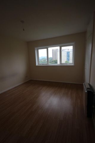 3 bedroom flat to rent - Photo 3