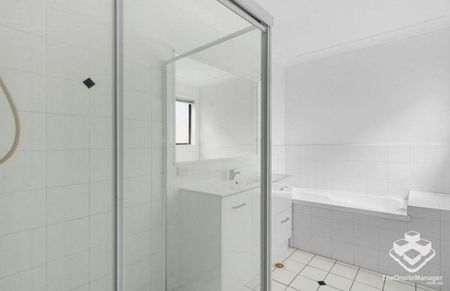 Spacious 3 bedroom house in great location - Photo 4