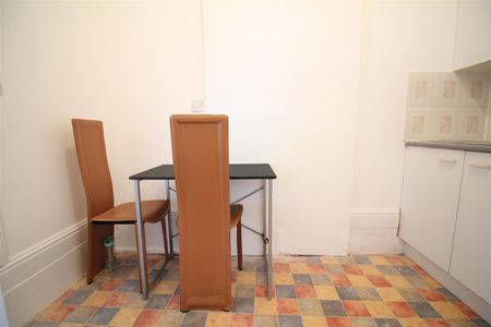 Madeley Road, London - Photo 4