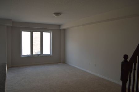 For Lease - 3 Butcher Crescent, Brantford, Ontario - Photo 2