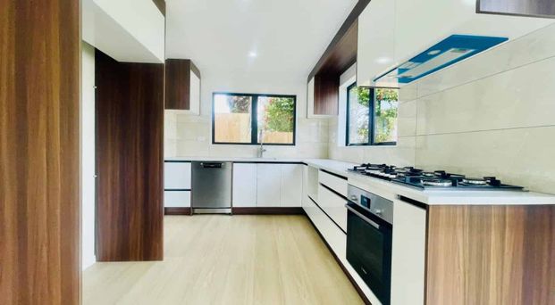 MANUREWA, 4 BEDROOMS - Photo 1