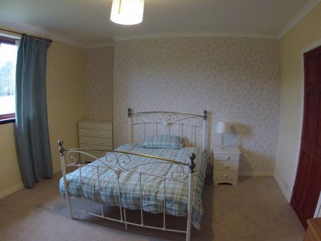 5 bedroom bungalow to rent - Photo 2