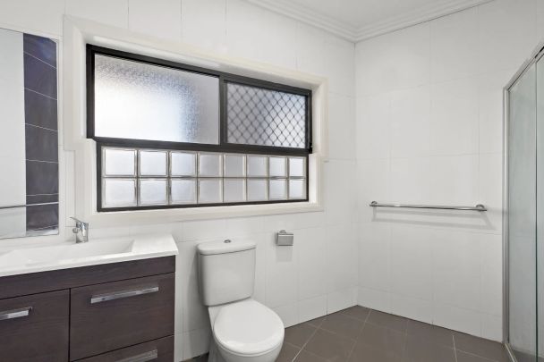 Fantastic unit close across from Lake Macquarie - Photo 1