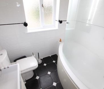 Raglan Road, Woking, Surrey, GU21 - Photo 6