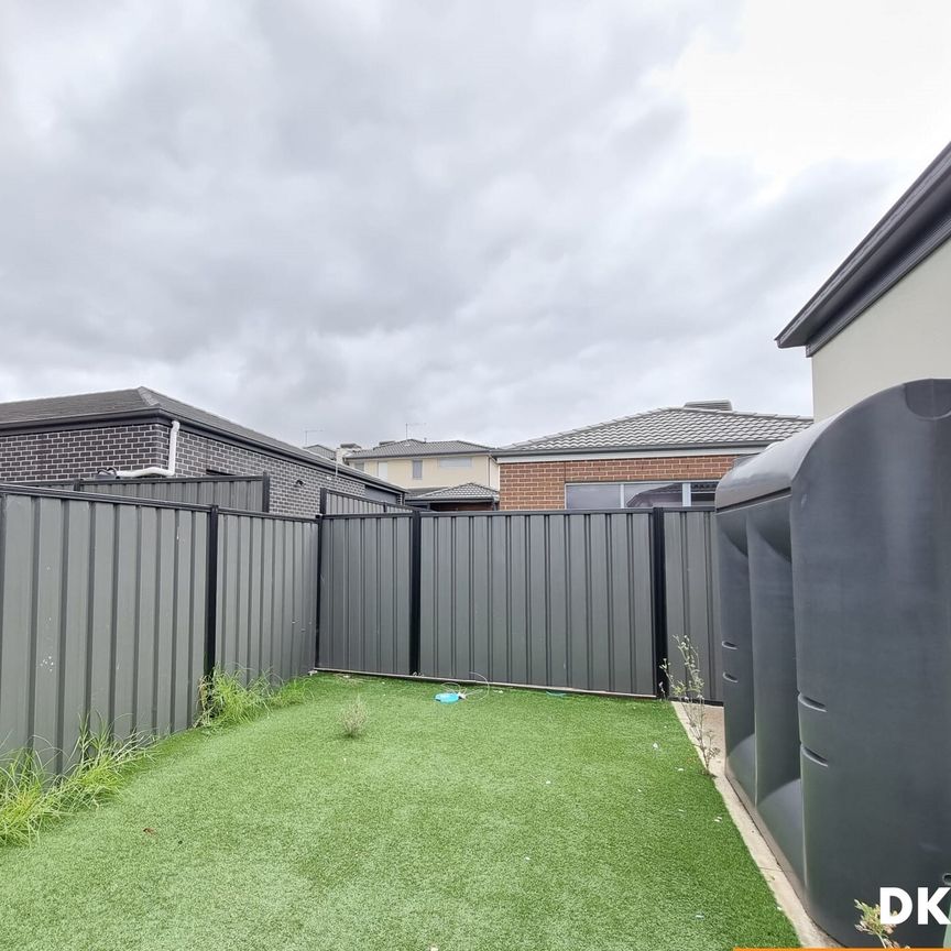 Family living home in Tarneit - Photo 1