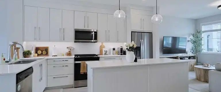 Inner City Extensively Renovated 3-bedroom Main floor Unit with Fenced Back Yard | 7406 - 7406 Hunterfield Road Northwest, Calgary - Photo 1