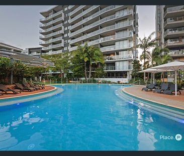 Top-Floor Apartment in the Heart of West End - Unfurnished - Photo 1