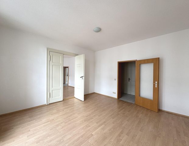 Attraktive 3-Raumwohnung mit 2 Balkonen, Einbauküche und Aufzug - Foto 1