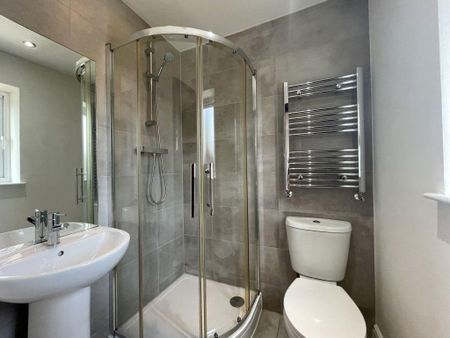 1 bedroom in a house share to rent - Photo 2