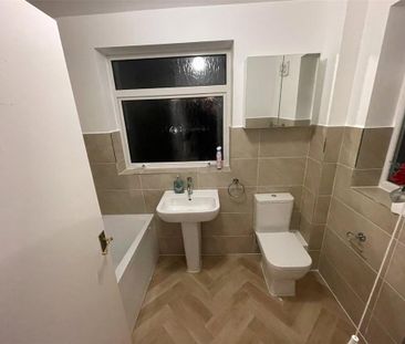 3 bedroom detached house to rent - Photo 4
