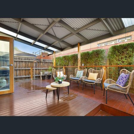 Low-Maintenance Perfection in a Prime Position - Photo 2