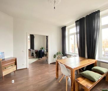 Renovierte 4-Zimmer-Altbauwohnung in zentraler Lage - Foto 1