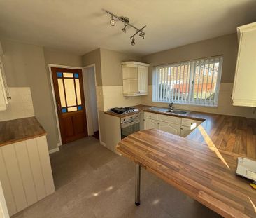 2 bedroom semi-detached house to rent - Photo 2