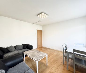 3 Bedroom Apartment, Cavendish Road - Photo 1