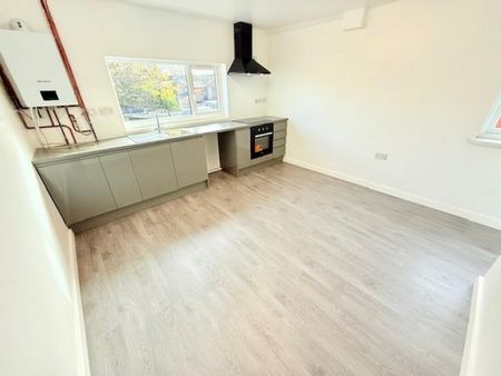 2 bedroom Flat To Let - Photo 2
