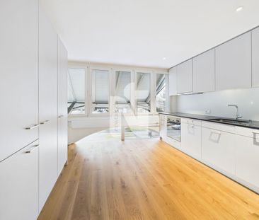 Helle und grosszügige 5.5-Zimmer-Wohnung am Löwenkreisel mit Balkon... - Foto 2