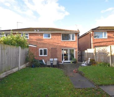 4 bedroom semi-detached house to rent - Photo 2