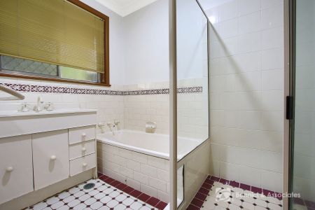 WELL PRESENTED HOME WITH SPACE AND CONVENIENCE - Photo 5