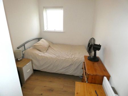 2 bedroom flat to rent - Photo 4