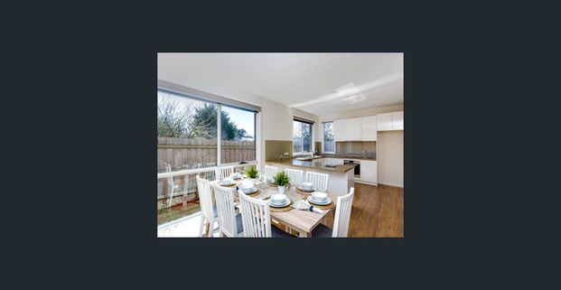 Stunning home 150 metres to foreshore. - Photo 1