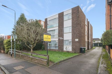 Flat to rent - Hadlow Road, Sidcup, DA14 - Photo 2