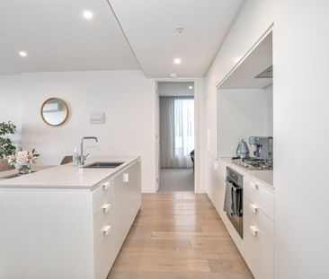 Spacious 3-Bedroom Apartment with Stunning City Views in Brunswick ... - Photo 6