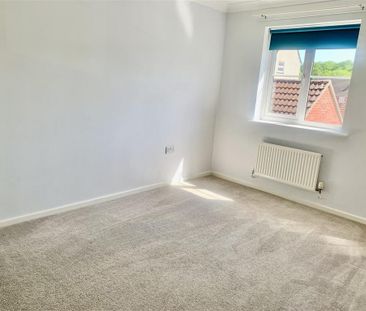 2 bedroom end of terrace house to rent - Photo 3